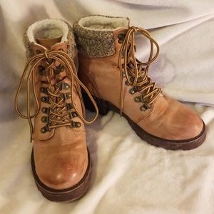 Sherpa-lined hiking boots
